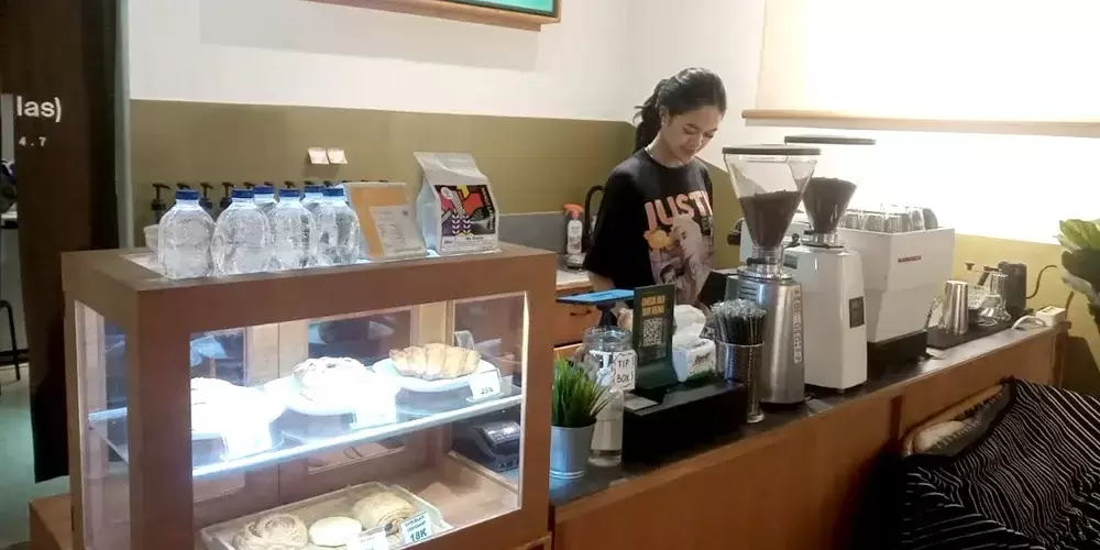 ada coffee shop di atlas record